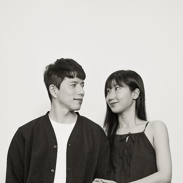 KEEPNEW : 킵뉴 on Instagram: "#협찬 🖤첫 가족사진🖤

단독 사용 가능한 선유도역 근처 셀프스튜디오📷
한시간 안에 셀프로 예쁘게 촬영이 가능할까?했는데 이용설명서 안내대로 하니까 쉽고 빠르게 촬영했다!! 결과물도 완전 대만족!!🥹✨
게다가 2-4인에 3만원으로 즉석인화도 가능하고 원본데이터까지 받을 수 있다니 완전 가성비 스튜디오인듯!! 고화질 흑백, 컬러 필터가 여러 개라 우리한테 맞는 필터로 찍을 수 있는게 큰 장점!!
첫 흑백사진 대성공🖤🤍📷

📷 @foto_self_studio 🙏

#영등포셀프사진관 #셀프사진관 #셀프스튜디오 #흑백사진관 #흑백셀프사진관 #흑백사진 #커플사진 #선유도데이트코스 #비오는날데이트 #선유도흑백사진 #이색데이트"