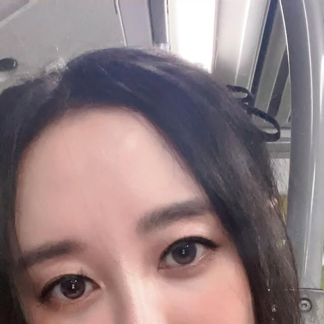 김형 on Instagram: "#광고#올영픽#올리브영추천템#올영필수템#러브버블컬렉션#롱웨어링파운데이션미니#컬러플레이듀얼라이너

내사랑 투에이엔에서 러브버블컬렉션출시❤️🫧
또 특벼롼기회로 제품을 협찬받았다는~~😘 넘넘 행복😍 무엇보다 마음에 드는건 하이라이터와 배러미 아이팔레트!! 모든제품으로 호장했더니 묘하게 입체감 살아나면서 사랑스러운(?) 색감의 화장이 완성🫶🏻 계속 예쁜 컬렉션 출시해주세여🙏🏻
모든 투에이엔 재품은 올리브영에서 만나요🙌🏻"