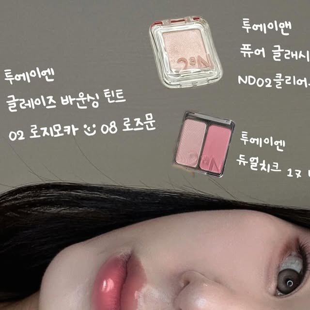 Yeonji Bella Oh on Instagram: "#광고#올영픽#올리브영추천템#올영필수템#러브버블컬렉션#롱웨어링파운데이션미니#컬러플레이듀얼라이너

투에이엔 버블 컬렉션🫧
인생 파데 찾음. 모공끼임 부각 없고 유지력 가격💗
여름인데 웜톤화장은 더워서 쿨톤 도전했는데,
섀도우는 붕뜨지 않는 약한 라벤더로 노란 피부 눌러주고,
펄은 과하지않고 적당히 반짝반짝✨

립은 핑크는 어려워서 로지로 갔는데
광택감 너무 예쁘잖아💕

하이라이터 클리어+쉘 혼합사용
모공부각 없고, 끼임없고!"