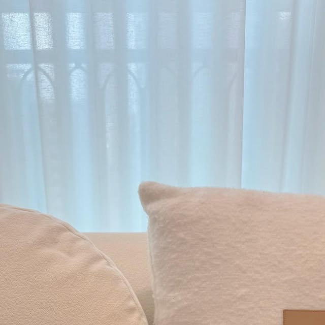 오티나🖤 on Instagram: "#광고 
선물 좀 해본 언니들이 추천하는 센스있는 선물🎁

계절이 바뀌며 면역력이 저하되어 자주 피곤해진다는 친정엄마께
드리려고 준비했어요☺

한뿌리 흑삼 윤옥고 스틱과 바이오코어유산균세트로
합리적인 가격에 효과,효능 확실한 믿을 수 있는 브랜드의 건강 제품이라 추석 어른들 지인들 선물 준비로 굿👍🏻

가방이나 주머니에 한 포가 쏙 들어가서 휴대가 간편하고
고급진 프리미엄 패키지라 선물할 때 좋을 것 같아요😙 

📍한뿌리 흑삼 윤옥고 스틱 
ㄴ 진세노사이드 흡수율을 높인 특허받은 CJ구중구포 흑삼
ㄴ 전통과 건강의 가치를 모두 담은 대한민국 TOP3 인홍삼 브랜드
-특허받은 CJ 구증구포 흑삼농축액
ㄴ 100% 국내산 수삼을 9번 찌고, 9번 말린 특허 받은 흑삼농축액으로 진세노사이드의 흡수율을 높였다고함
- 꽉 채운 기초 영양 ! 식약처 인정 5대 기능성 건강기능식품 (면역력 증진/피로개선/혈액순환/향산화/기억력 개선)
ㄴ 흑삼으로 꽉 채운 기초 영양으로 면역력 탄탄하게
ㄴ 진하게 농축된 흑삼의 깊고 풍부한 풍미가 담긴 프리미엄 흑삼 제품을 스틱 한 포에 쏙 넣었음

📍CJ 바이오코어 500억 보장 부자 최화정 유산균 
- 장 건강이 변하는 국내 최대 보장균수 500억 유산균
- 장+피부면역 더블케어 가능한 더블기능성 유산균
- 생각날 땐 언제든 간편하게 상온 보관 유산균
ㄴ CJ의 60년 발효기술 기반 세계가 인정한 CJ 연구개발 역량
ㄴ 세계 6개국에서 인정 받은 특허유산균으로 안심하고 섭취 가능

추석선물 미리 준비해 놓으니 마음이 뿌듯하네요
엄마께서 잘 챙겨드시고 딸 덕분에 활력이 생긴 것 같다고 고맙다고 해주실 것 같아요💖 
돌아오는 추석 때 선물로 어떠세요?🤗

@cjwellcare_official  Thank you😃

#윤옥고#cj#cj웰케어#유산균#경옥고효능#경옥고스틱#윤옥고#흑삼윤옥고스틱#명절선물#명절선물세트#부모님선물#추석선물세트#유산균#500억유산균선물세트#유산균추천"