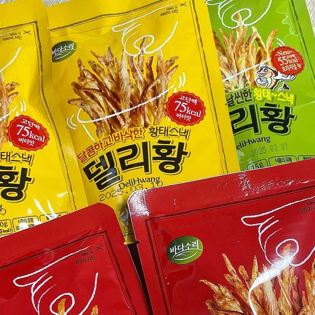 잇푸드요정 on Instagram: "#협찬

다이어트 간식 끝판왕 먹으면서 살 빠지는 #델리황

📌델리황 (오리지널 ,매운맛 , 버터맛)

오리지널 먹태는 완전 바삭바삭 하고 술안주로 딱! 인 맛이였어요. 하지만 델리황은 단백질 23g 을 함유해서 닭가슴살이 질린 헬스인분들이 간식으로 드시기 딱! 이였답니다 😝

버터맛은 겉은 바삭하고 안도 바삭해서 더 맛있게 먹을 수 있었어요! 약간 코팅되어있는 느낌이였는데 달달하니 간식으로 좋았습니다 💓

매운맛은 매운맛좋아하시는 분들이 딱 ! 좋아하실 맛 이에요!
처음은 안맵다가 먹다보니 매운맛이 약간 올라오더라구요 ㅎㅎ

닭가슴살 대체제로도 좋고 제가 먹어본 다이어트 간식중에 제일 맛있는 것 같습니다 💓

📌참고로 델리황 구매처는 델리황 공식 쇼핑몰이 가장 좋습니다 (추가 증정 행사가 있음)

📌https://www.coupang.com/vp/products/2269212884

#다이어트과자 #다이어트간식 #프로틴칩 #단백질간식 #다이어트안주 #맥주안주 #단백질보충 #닭가슴살대체 #올리브영 #올리브영추천템 #올리브영세일 #올영세일 #혼술안주 #먹태 #황태안주 #쿠팡 #쿠팡추천템"