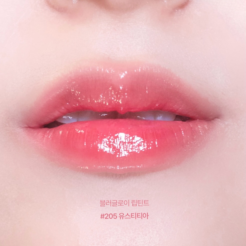 #제품제공 dinto_cosmetic 

딘토에서 립틴트&미니치크 기획세트가 나왔대요🎀💗

✷블러 글로이 립틴트 205 유스티티아
톤 크게 타지않고 사용할 수 있는 미지근 로즈핑크 컬러♡ 
유리알광 싹 올라오는 제형이고, 바르고 조금 지나면 더 광이 예쁘게 올라오더라구요 !!

✷퍼펙트페어 리퀴드 치크 205 파르 유스티티아
맑고 뽀용하게 올라오는 누디한 피치핑크🍑
사이즈도 미니여서 파우치에 쏘옥 넣기 좋았어요 !

한정수량 기획세트라고하니까 올리브영에서 12월 한달간 할인된 가격으로 만나보세요✨

#딘토 #올리브영 #올리브영블러셔 #올영세일 #리퀴드블러셔