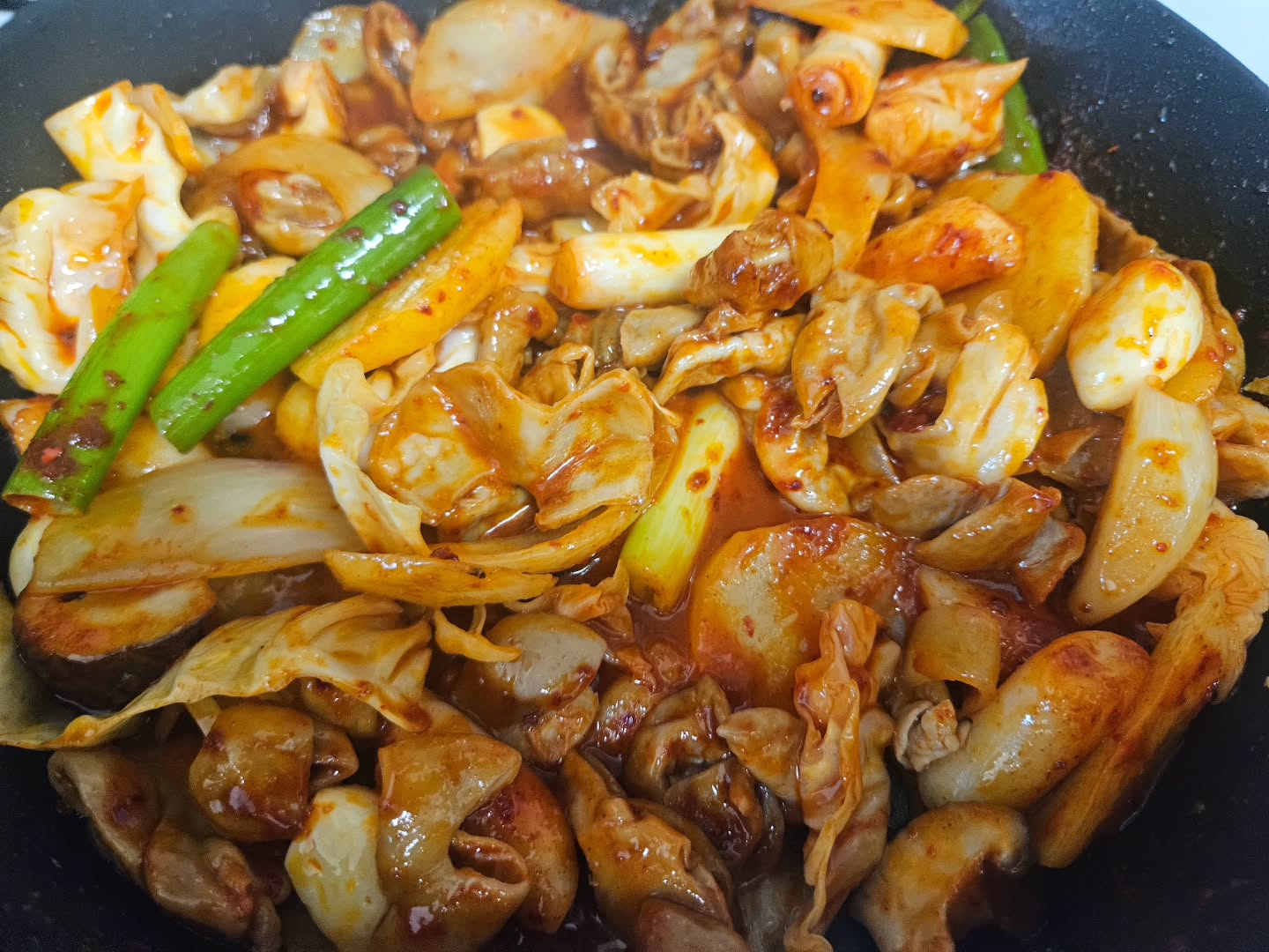 [캠핑용곱창밀키트] 명랑곱창 

한번씩 밥 차려먹기 귀찮을때 있지 않나요?
그럴때 간편하게 집에서 먹기에 좋은 밀키트를 소개할게요.

엄청 편하다고요?
네 그렇습니다. 재료를 넣고 볶기만 하면 된다는거!

거기다 잡내도 안나고 쫄깃쫄깃 맛있다고요?

명랑곱창 한 번 먹어보세요~~~~ 구매는 네이버스토어에 명랑곱창 치면 되구요.

곱창 먹고 마무리로 볶음밥까지 저녁 한끼로 최고!

▪️ 명랑곱창 
  홈페이지 :  https://smartstore.naver.com/myungrang_gobchang/products/10361058337

#밀키트 #밀키트맛집 #곱창맛집 #간편조리 #곱창밀키트 #명랑곱창 #야식술안주 #야채곱창볶음 #야채곱창밀키트