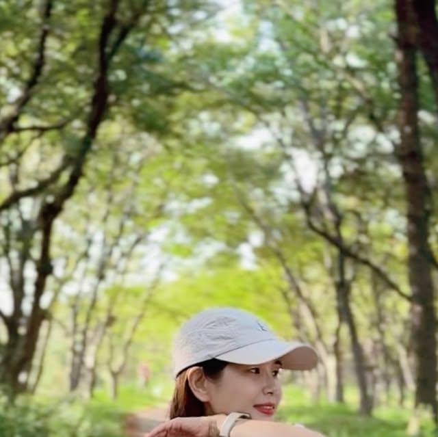 zks6795 ⭐️ 상크미 on Instagram: "#광고

ellyzabell 엘리자벨 백팩 하나로
👉 여행, 등산, 출근, 데일리까지 싹~ 해결!

처음 개봉했을 때부터 “와 수납력 미쳤다” 싶었는데,
진짜 여행용 백팩으로도 캐리어 대체 가능하고,
남자 가방·여자 가방 어디에나 어울리는 심플+세련 디자인👏

✔️ 학생백팩, 직장인 비지니스 백팩으로 딱!
✔️ 여행 갈 땐 캐리어백팩 변신✈️
✔️ 데일리 가방으로도 찰떡👌

게다가 포토리뷰 참여하면 
🐰 엘리자벨 토끼 키링 100% 증정 행사중🎶
(이건 놓칠 수 없죠😉)
.
.
.

👉 엘리자벨 공식 스토어: ellyzabell.com

@elly.zabell

#엘리자벨 #ellyzabell #백팩 #가방 #보부상가방 #학생백팩 
#학생가방  #여행가방  #가방추천 #데일리가방 #비지니스백팩 
#캐리어백팩

본 포스팅은 ellyzabell의 제품 소개를 위해 
제품을 제공받아 주관적으로 작성하였습니다."