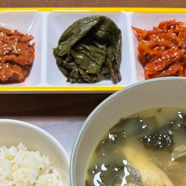 @mat_tour_jang_e on Instagram: "목포에서 신선한 원물 생선을 구입하고, 물 좋은 땅끝 해남에서 정성껏 손질 후 냉풍건조기로 만든 <베스트 수산>의 반건조 참돔으로 자취생의 요리! 배송이 온 후