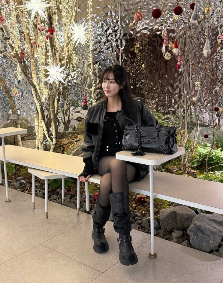 키링 레더 숄더백 오사와 스트릿 모던시크 데일리룩에 찰떡