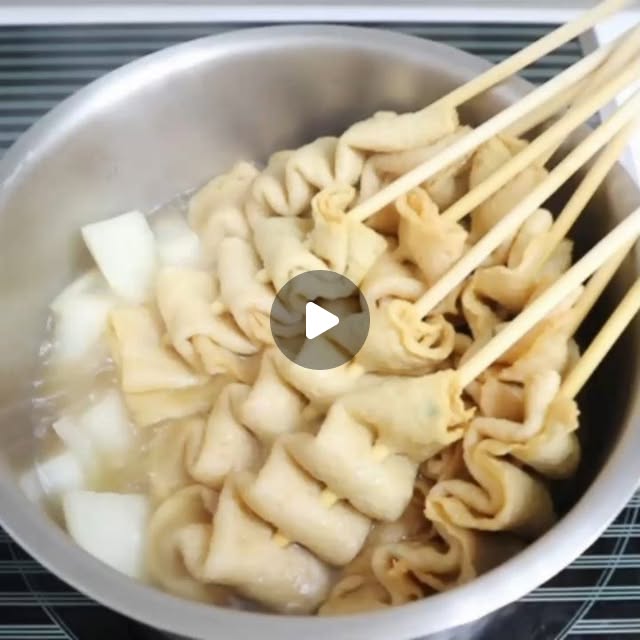 빛나는셋맘 on Instagram: "#협찬 소소미 꼬치어묵🍢

겨울에는 뜨끈한 어묵탕,
아이들 간식이나 식사로 자주 먹는 편인데
이번에 진짜 맛있는 꼬치어묵 발견했어요!!

어묵이 탱글탱글 쫄깃하고 담백하면서 감칠맛도 있는데
밀가루가 들어가지 않고 국내산 쌀가루로 
더 건강하게 만들어졌고
어육 함량이 높아서 더 맛있더라고요!!
감칠맛 나는 비법 소스와 함께 들어있어서
간단하게 끓여도 국물맛이 너무 맛있네요!!

아이들 간식이나 식사 메뉴, 캠핑 등 야외에서도 
간편하게 즐기기 좋아요~
추운 날 펜션에서 수영하고 어묵탕 먹는 걸 
완전 좋아하는데 너무~~ 맛있다고 잘 먹어서
올해는 소소미 꼬치어묵으로 정착!!

네이버 알림받기 1,000원 할인,
포토구매후기이벤트 2,000원
네이버 포인트 지급 이벤트에도 참여해보세요!!

https://smartstore.naver.com/seoulkim/products/12644889222

#꼬치어묵#어묵탕#부산어묵 #어묵꼬치"