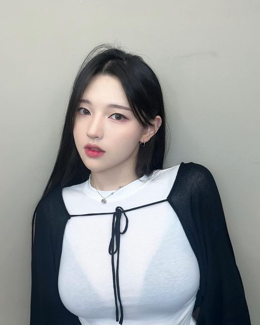 이가은 on Instagram: "#광고 @vivabrown_official  비바브라운 크롭 니트볼레로👍🏻
넘모넘모 이뿐 볼레로 선물 받아땨☺️

ㄴ 크롭한 기장감의 베이직한 니트 볼레로
ㄴ 소프트한 터치감으로 몸에 닿는 부담감 최소화
ㄴ 슬림한 실루엣으로 이너 또는 단독으로 다양한 레이어링
ㄴ끈 여밈으로 오픈, 클로징 연출
.
.
.
.
.
.
#협찬 #비바브라운 #비바브라운x텍토리 #vivabrown #볼레로#상의 #여름가디건 #top #Bolero #summer#knitwear#크롭가디건#上衣#カーディガン#ニット#ビバブラウン #무신사 #여자가디건 #탑  #knitwear #볼레로연출 #볼레로코디 #댄서 #dancer #옷추천"