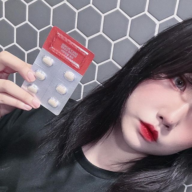 朴 永 栽 ᰔᩚ ( 박영재 , 99) on Instagram: "혈당 건강기능 식품을 고를 때 봐야하는 2가지❕ ✔️ 코로솔산을 1일 섭취량 기준치로 잡았는지 ✔️ 함유한 영양 성분이 1일 영양성분기준치 100%를