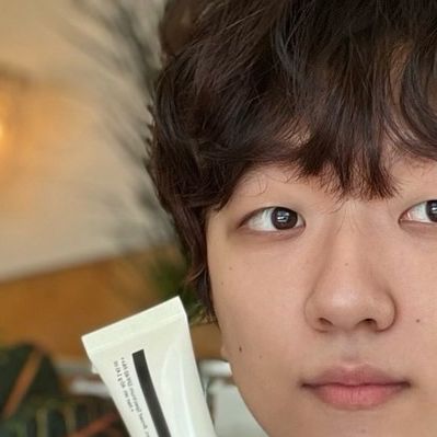 김건희 on Instagram: "#제품제공 @dear_klairs 디어 클레어스 일루미네이팅 서플 블레미쉬 크림 무너짐이 이쁜 비비크림이라고 소문이 자자한 제품:) SPF 40 PA++제품이라 자외선 차단 뿐만 아니라 미