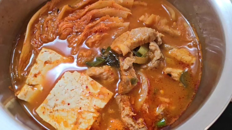 원경례 한돈 김치찌개, 국산 재료라 깊은 맛 제대로!