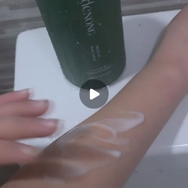 kim ji hyun on Instagram: "#협찬 
❣️피부건조함을 날려주는 부드러운 바디로션
Denong Silky&Soft Body Lotion
 드농 실키 앤 소프트 바디로션
미백 주름개선 이중기능성 화장품으로 피부미떡과 피부 주름개선어 도움을 줘요!

❣️건조함이 느껴지는 전신에 충분한 양을 부드럽게  펴 발라 주세요!

#드농 #드농바디로션 #부드러운바디로션 #건조함잡는바디로션"
