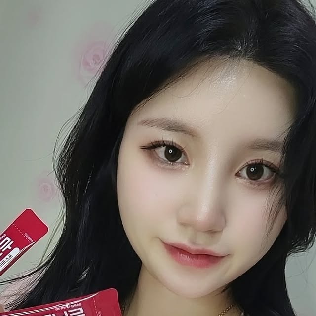 송이 on Instagram: "#광고 두뇌팔팔 @sanga_pharm 

요즘 깜빡깜빡 ❗️ 두뇌가 걱정되더라구요~
내가 무엇을 하다가 말았지?
내가 뭐라고 말을 하다 말았지?
내가 물건을 어디다 두었지?

그래서 챙겨먹기 된 두뇌~~팔팔❗️

첨가물 ❌️

노화로 인해 저하된 인지력 개선을 위한
포스파티딜세린 300mg 함유되어있어 잘 챙겨먹으면
두뇌가 잘 돌아간다고하네요

✔️대화중에 아는 단어가 기억나지 않아 답답하신 분
✔️물건을 어디에 뒀는지 자주 잊어버리시는 분
✔️인지력 저하를 느끼시는 분
✔️피부보습 및 피부건강을 챙기고 싶으신 분
✔️두뇌 건강 관리가 필요하신 분

다같이 두뇌를 위한 건강습관 길들입시다!

#상아제약#포스파티딜세린#두뇌팔팔#두뇌영양제#기억력영양제#뇌영양제#수험생영양제#학생영양제#두뇌건강#뇌건강"