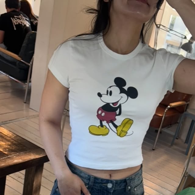 예니네 on Instagram: "캐릭터 티에 블루데님진👖
그냥 편하고 무심하게 입고 싶을 때~
아무데나 입어도 코디 쉽게되는 블루진 요즘 교복🙃
.
.
.
#스탠다드에러 #STANDARDERROR #남여공용팬츠 #데님 #데님팬츠 #팬츠 #바지 #와이드바지 #워싱팬츠 #와이드팬츠 #데일리룩 #바지추천 #DenimPants #Denim #Pants"
