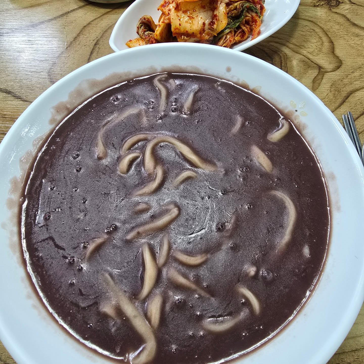 #안양중앙시장 

동지날 못 먹은 팥죽
팥칼국수 맛있어요