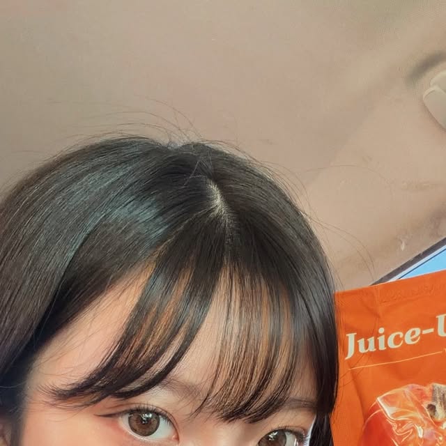 유하 | #광고 @juiceup_wellness 
오늘도 주스업이랑 같이 가뿐하게 하루 시작!☀️

바쁜 아침엔 커피 대신 요 호박즙 한 포가
제일 든든하고 좋은 것 같아요🧡🎃

메이크업 시작하기 전에 마셔주면
붓기가 쏙 빠져서 얼굴 컨디션이 확 살아나는... | Instagram