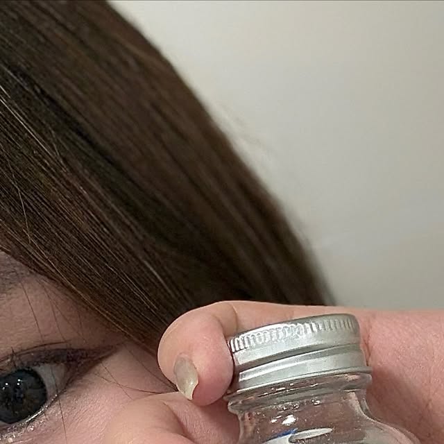 우현🌊 on Instagram: "#광고 치과에서 판매하는 국내 유일 미백성분 10,500ppm 함유 #덴티넬 의 #화이트민트스트롱고체치약 입니다 🦷✨ 피리독신염산염, 플루오르화나트륨, 피로인산나트륨 등