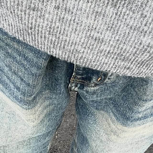린 on Instagram: "#협찬 #스탠다드에러 연청에 이어 만나보는 빈티지블루 색상 내가 좋아하는 단정하면서도 힙한 느낌 최고.. 💙✨ 키가 작은편인데 길어보이게 해줘서 이제 다른 바지 못입겠