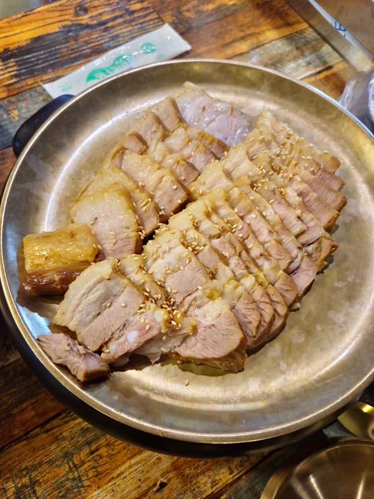 [성수/왕십리] 10년 넘게 사랑받고 있는 서울 5대 족발집 '호야네족발'에서 보쌈 먹고 광명 찾은 후기