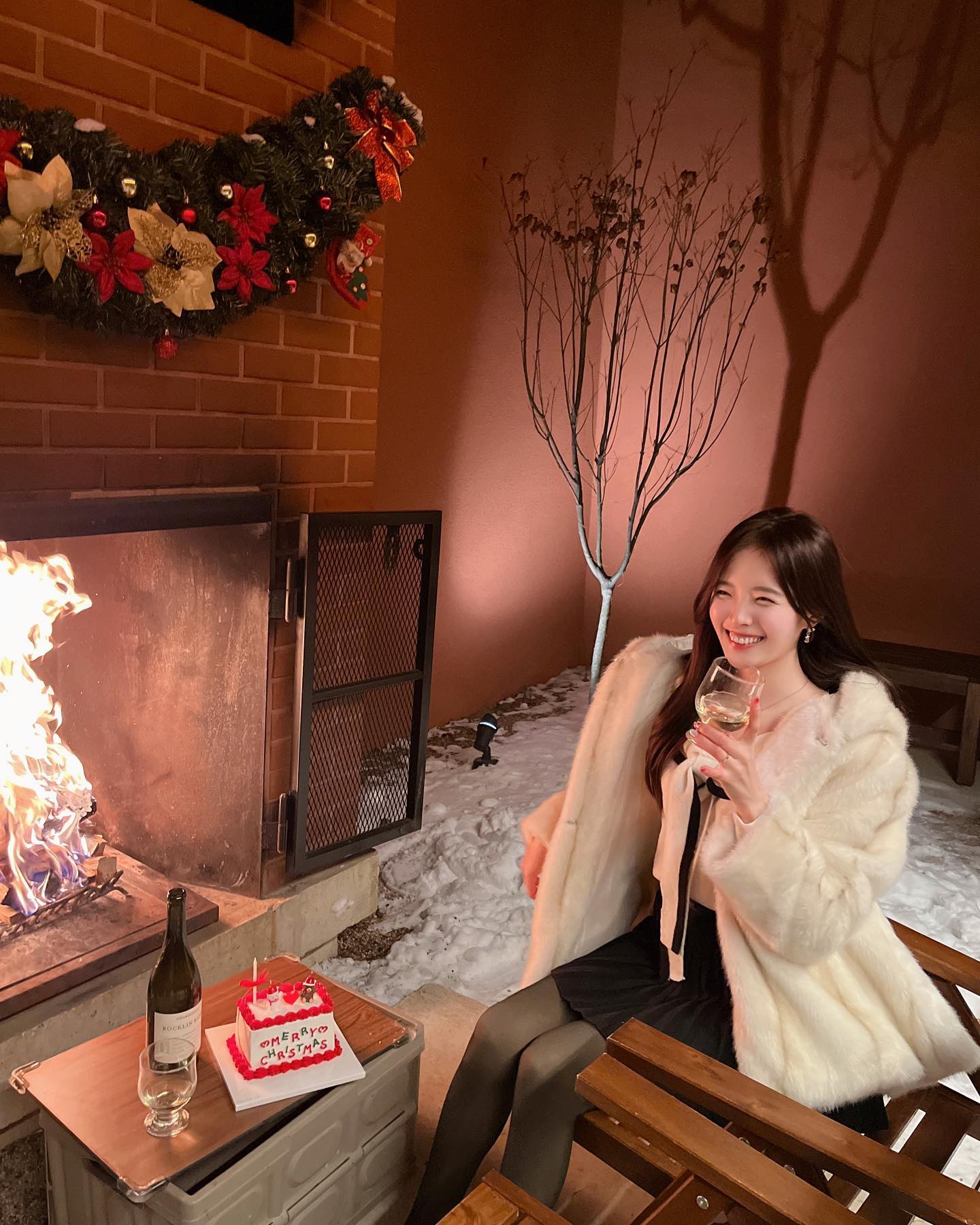 늘 고마운 오빠와 함께여서 더 바랄 것 없이 평온하고 행복했던 우리의 첫 번째 White Christmas ⛄️ 스무 장 꽉 채워 기록하기 🤍🤍🤍 오빠 덕분에 올해는 그 어느 때보다 의미 있는 한 해였다 정말루 ˚‧｡♥｡‧˚