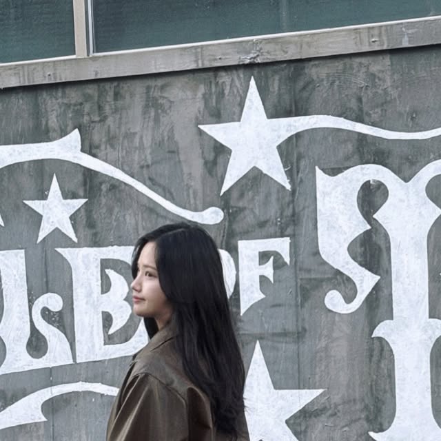 챙잇 on Instagram: "#광고 

레더의 계절이 왔댜 ~~ 🍂🤎

.

.

.

#아이러니포르노화이트라인 #IRONYPORNOWHITELINE #남여공용자켓 #자켓 #레더자켓 #스웨이드자켓 #아우터 #레더 #데일리룩 #자켓추천 #JACKET #LEATHERJACKET #SUEDEJACKET #アウター #レザージャケット #デイリールック"