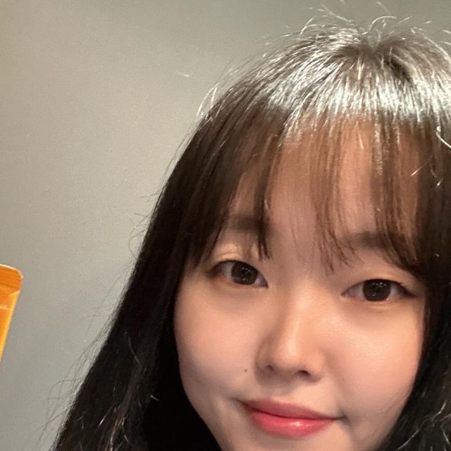 지은🌸 | 국내여행 • 핫플 • 카페 on Instagram: "#협찬

요즘 기온이 떨어지고 계절적 변화가 일어나다보니 모발 건강이 좋지 않은게 느껴져서 맥주효모를 챙겨먹고있어요!
파이토알엑스 라이버 맥주효모는 맥주효모 + 비오틴이 같이 들어있어요~
한 포에 맥주효모(3,000mg) + 비오틴 (1,120mcg)+판토텐산 400mcg 함유되어 있어요!
보통 맥주효모와 비오틴이 고함량이면 피부 트러블 발생 부작용 걱정을 많이 하지만 피부 상태 개선에 도움을 주는 판토텐산이 같이 함유되어 있어 걱정없이 구매가 가능해요~
먹는 시간이 따로 정해져 있진 않아서 하루 중 가장 먹기 편한 시간대에 챙겨먹으면 되세요!
다이어트 영양결핍 증상이 나타나시거나 나이가 들수록 빠지는 영양을 채우고 싶은 분들께 추천드릴게요~

🛒 https://bit.ly/48a2TWw

#맥주효모비오틴#맥주효모먹는법#맥주효모영양제#맥주효모단백질#맥주효모효능"