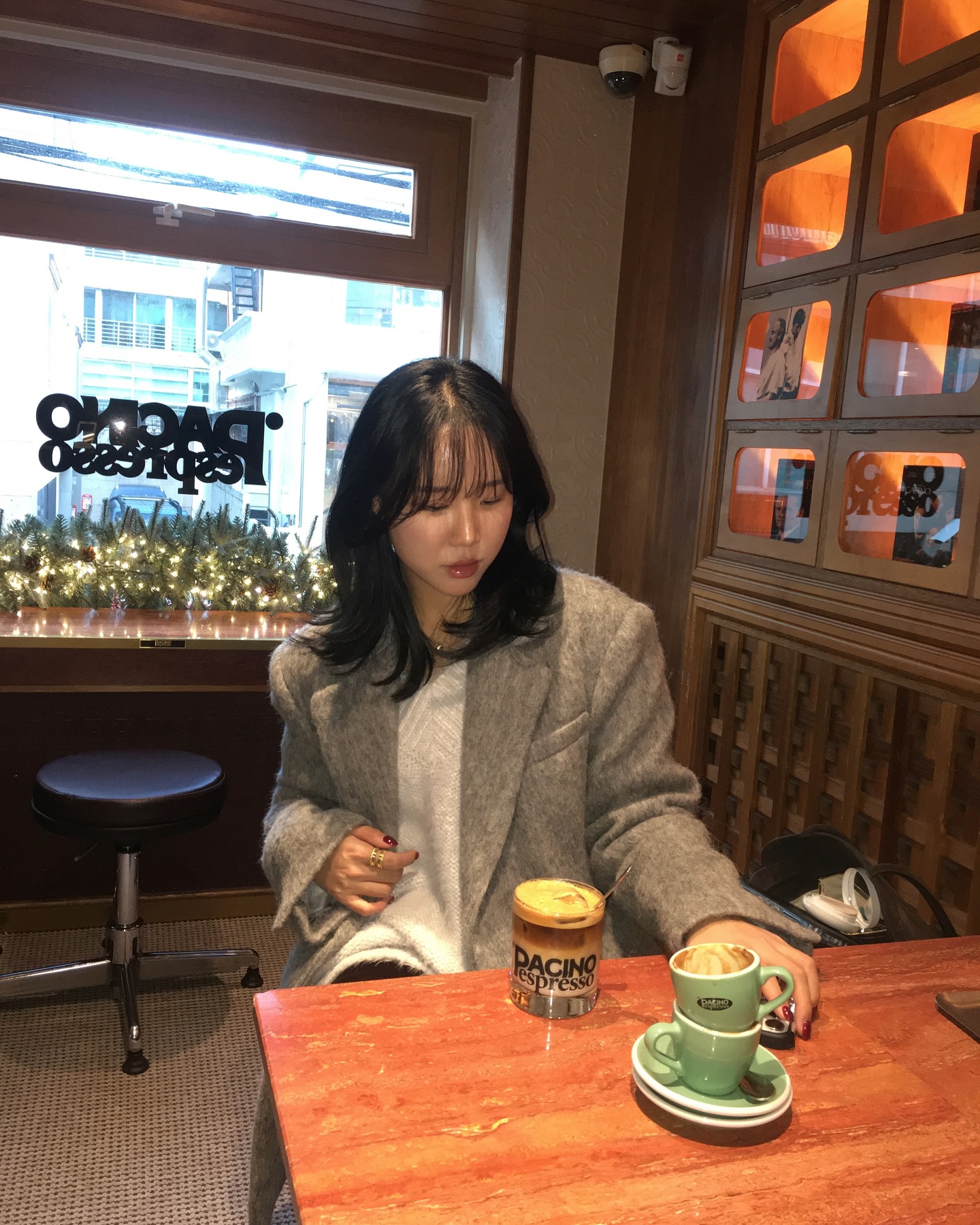 만나는 사람들마다 뭔가 더 예뻐진 것 같다, 살빠졌냐 등 칭찬 가득이라 기분이 너무 좋은 요즘인데요..🤍 사실 이번에 끌리메에서 끌링작은얼굴이랑 뉴작은얼굴 관리 섞어서 받고 왔거든요. 경락하면 엄청 아프지 않을까 걱정하는분들도 많은데 여긴 아픈거 하나도 없고 시원하게 뭉친 근육을 풀어주는 느낌? 근데 효과는 너무 좋은...🙄🫶🏻 얼굴 크기도 작아지면서 쳐진 심부볼을 위로 끌어올려주니까 중안부도 전보다 짧아보이고, 무엇보다 뭘 해도 잘 안빠지던 턱살이 줄어드는게 너무 신기했어요.

12월에 끌리메에서 이벤트도 진행하고 있다고 하니 놓치지 마세요!

🎁혜택𝟏) 모든 프로그램 다회권 10회 등록 시 최대 80만 원 상당 럭키 박스 1개 증정 (10회 당 1개 씩 무제한 증정)
🎁혜택𝟐) 모든 프로그램 다회권 20회 이상 등록 시 100만 원 상당 프리미엄 상품권 세트 추가 증정 (20회 당 1인 1개 한정 지급)

끌리메관리 문의는 cclime_aran 아란 원장님께 💌
