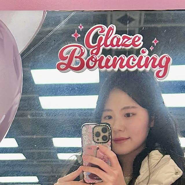 릴리 on Instagram: "#광고 더현대 서울에서 제일 핫한 투에이엔 팝업에 다녀왔어요💄 런칭 예정인 글레이즈 바운싱 틴트 너무 이쁘더라고요!! 런칭 전이라 구매는 안돼서 발색만 해봤는