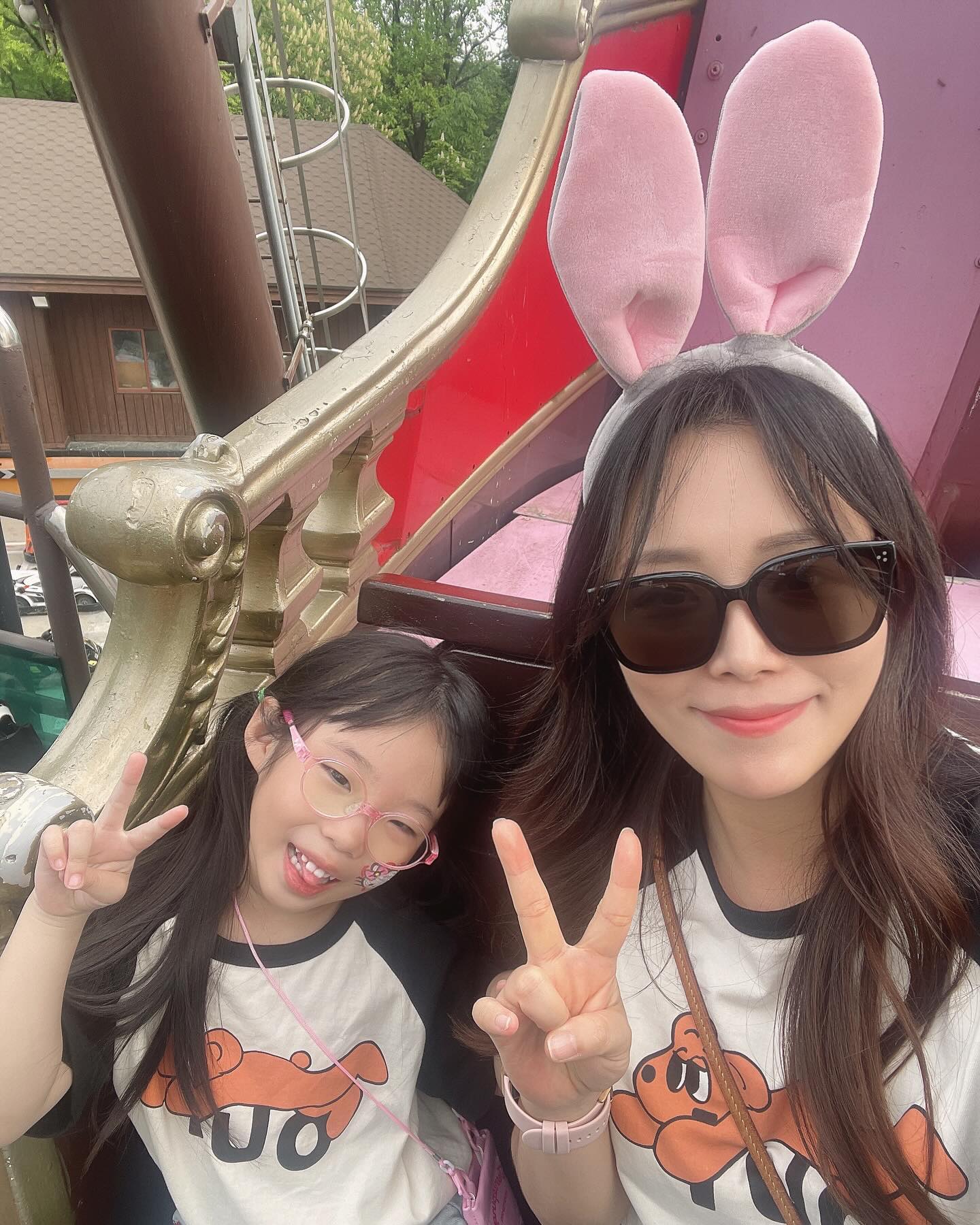 𖤐

근로자의날 둘이서 커플티입고 👩🏻👧🏻 
미리 다녀온 #서울랜드

정작 어린이날은 아프고 비와서 요양중 😭
⠀⠀⠀⠀⠀⠀⠀⠀⠀⠀⠀⠀⠀⠀⠀⠀
⠀⠀⠀⠀⠀⠀⠀⠀⠀⠀⠀⠀⠀⠀⠀⠀
⠀⠀⠀⠀⠀⠀⠀⠀⠀⠀⠀⠀⠀⠀⠀⠀
⠀⠀⠀⠀⠀⠀⠀⠀⠀⠀⠀⠀⠀⠀⠀⠀
#꽃보다하리🌸 
#엄마랑딸이랑
#모녀그램
#엄마랑커플룩