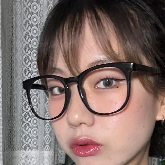 수나빈 on Instagram: "#광고 #협찬 
@i_dollens 
이거 끼면 나도 아이돌?❤️
은은하게 색이 나와서 넘나 이쁘다구🔥
1. 유로링 스며드는 그레이
2. 유로링 맑게물든 그레이
3. 유로링 여린 베이지
.
.
.
.
#아이돌렌즈 #셀피  #패션 #패션스타그램 #아웃핏 #데일리룩 #데일리  #팔로우 #셀스타그램 #소통 #streetfashion #오오티디  #ootd  #outfit #streetstyle #selfie #서울 #follow #fashion #daily #dailylook #여친룩  #instalike  #일상코디 #instastyle #렌즈추천"