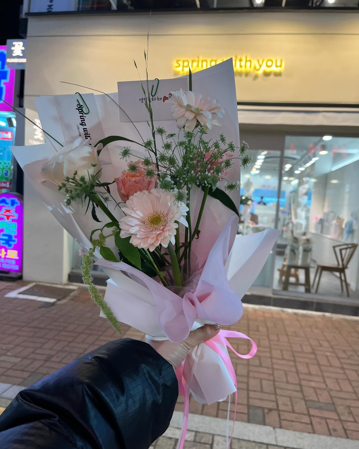 대구 동성로꽃집 너와나의봄 운영시간
매일 09:30 ~ 22:00
전화번호 : 0507-1312-5393

예쁜꽃집 찾으면 추천드립니당 🤍➰

#대구꽃집 #동성로꽃집 #대구꽃다발 #대구졸업식꽃다발
