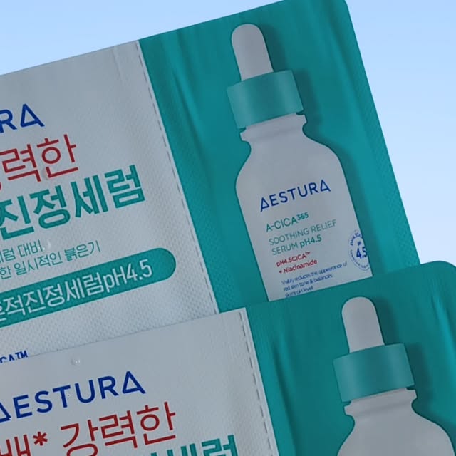 @jhslaaa on Instagram: "#협찬
요즘 날씨도 뒤죽박죽이라 그런지 피부가 예민해져서 고민이 많았는데 에이시카365 흔적진정세럼 써보고 진짜 만족했다🌿 약산성 pH4.5라 그런지 바르자마자 자극 없이 스며들고 민감했던 붉은기가 점점 가라앉는 느낌이 확실히 있었다 피부 표면 온도도 안정되는 느낌이라 데일리로 쓰기 딱 좋았다💧 특히 메이크업 전에도 밀림 없이 잘 발려서 아침 루틴에 넣기에도 부담 없었다 꾸준히 쓰니까 트러블 자국도 옅어지고 전체적으로 피부톤이 정돈된 느낌이라 만족스러웠다✨

#pH4.5약산성시카세럼 #에이시카약산성세럼 #에스트라약산성세럼 #약산성시카세럼
#약산성붉은기진정세럼 #에이시카붉은기세럼 #올영진정세럼추천 #올리브영진정세럼
#에이시카흔적진정세럼 #에이시카세럼 #흔적진정세럼 #에이시카 #흔적세럼 #진정세럼
#에스트라 #민감피부 #진정 #흔적 #붉은기 #잡티 #광고#리뷰쉐유"
