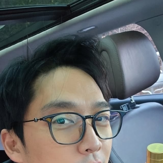 Kim YI | 패션 • 여행 • 자동차 • 운동 • 모델 on Instagram: "#광고 #명재원 #명재원침향환 #침향환 #발효침향환
@myungjaewon_official

최근 교통사고로 치료중인데
하루 한알 가볍게 씹어서 먹을 수 있는 명재원에
발효 침양환으로 기력 회복중

아침에 피로감이 덜하고 냉한 몸이 따뜻해진 느낌

귀한 재료를 특별한 비법으로 정성된 마음을 담아 
발효 침향환을 만들고 온전히 흡수될 수 있도록 
특수 개발한 복합 생약제 발효액유산균까지 넣었다고

침향은 면역 증진, 항산화, 항염, 혈액순환 항노화
그리고 심신 안정에 도움

녹용은 기력 회복 ,면역증진 ,뼈와혈과 건강

홍삼은 원기 회복 인지. 기능 피로 개선

마카는 면역력 증진에 도움 폐경기 증상 완화

산삼 배양근 13종 전통약제와 복합 생약 발효액 
5종 유산균이 함유까지~안 먹을 이유를 찾을수 없다

HACCP 인증, FDA 등록 ,IS09001/14001, 
침향CITES인증에 삼성화재 책임보험까지

#침향 #녹용 #홍삼 #침향단 #부모님선물 #명절선물 #설선물 #설날선물 #건강선물 #기력회복 #기력보충 #명재원발효침향환"