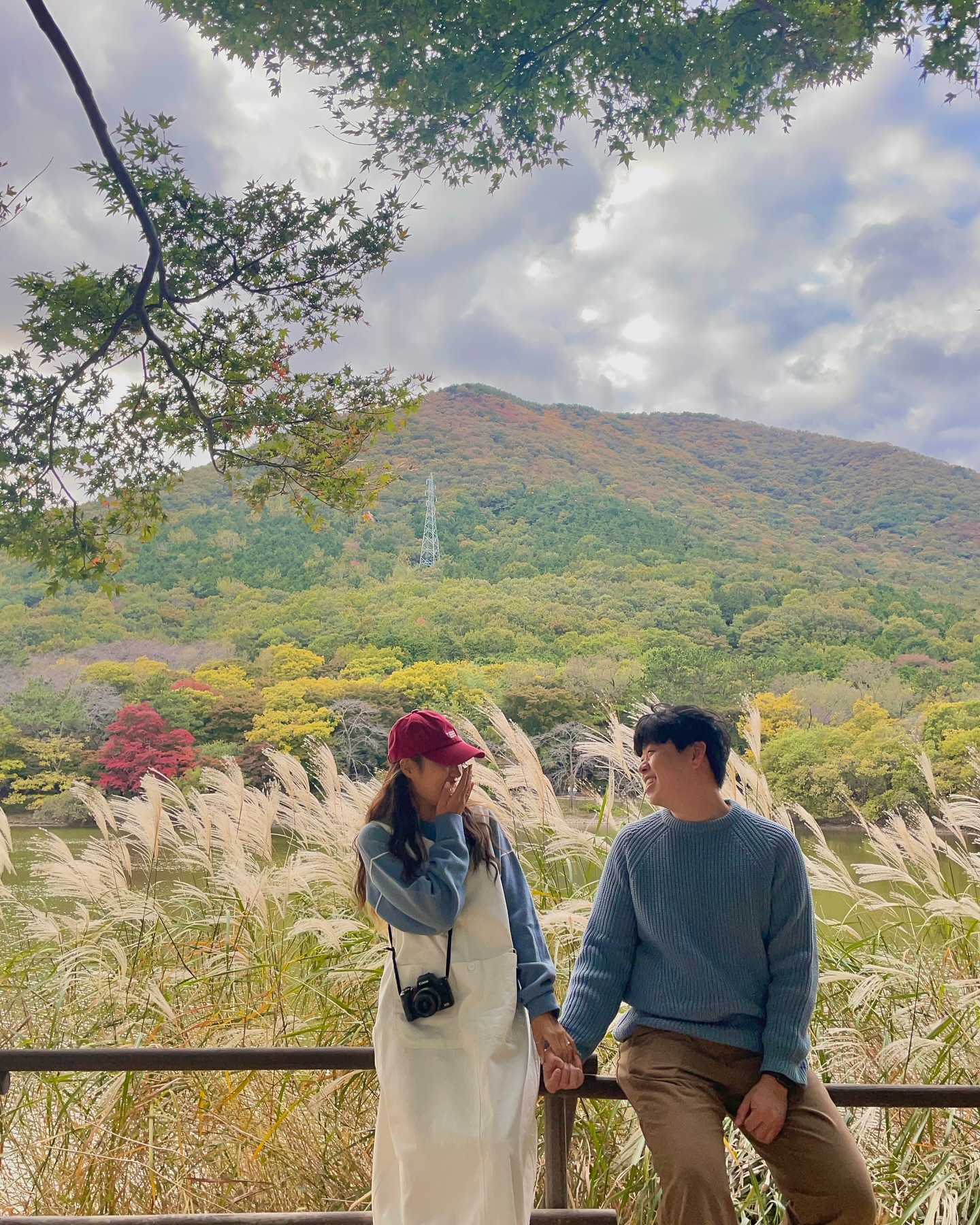 #엄마가관리하는계정입니다 

열심히 기록한 찌우 계정 사라질까봐
엄빠 결혼사진이나 올려볼까 했는데
오랜만에 들여다본 앨범 속 너무 예쁜 우리 부부
지우 덕분에 지금도 더없이 행복하지만
지금이랑은 또 다른 재미가 있었지🤍
한달에 한두번은 캠핑도 가고
여행블로그 운영하면서 여행도 진짜 많이 다녔다 :)

찌우야 얼른 자라라 가족캠 떠나쟈!!!🏕️