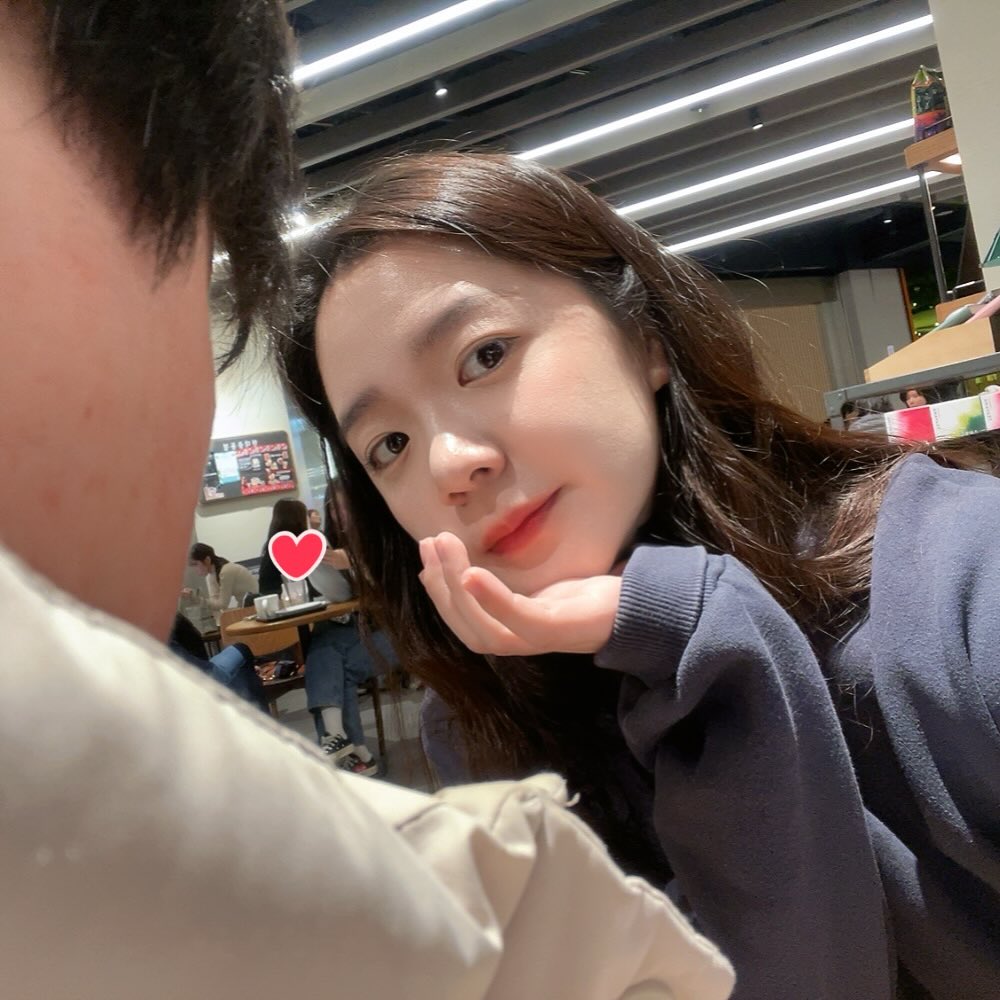 자기는 왜케 못생기게 나왔냐는데
뭐가 나오긴 했냐며…•^-^• 귀엽다 귀여워 으이그~♥️
.
.
 #인스타그램 #일상 #데일리 #셀카 #셀피
#instagram #instamood #instagood #instadaily
#daily #selfie #f4f #dailylook #instalike #insta #ootd  #옌나라준공주