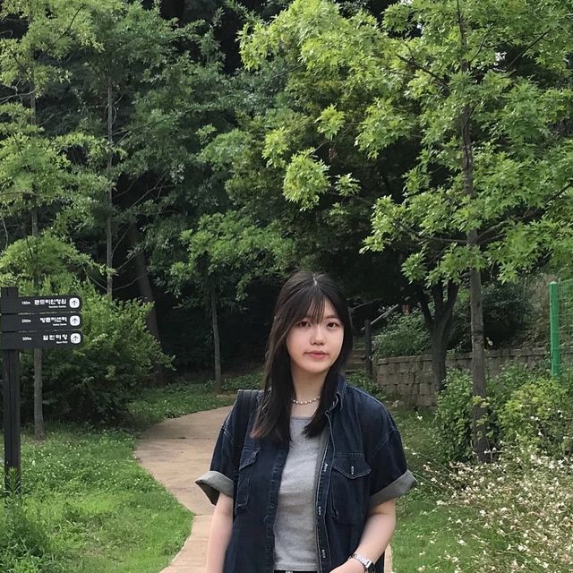 유진 on Instagram: "역시 데님 맛집 스탠다드에러 😽

허리부터 밑단까지 자연스럽게 떨어지는 와이드한 핏의 데님 팬츠에요!
완전 최애 데일리팬츠가 될 것 같은 느낌.. 👌🏻🖤

#스탠다드에러 #STANDARDERROR #남여공용팬츠 #데님 #데님팬츠 #팬츠 #바지 #와이드바지 #워싱팬츠 #와이드팬츠 #데일리룩 #바지추천 @standarderror_official"