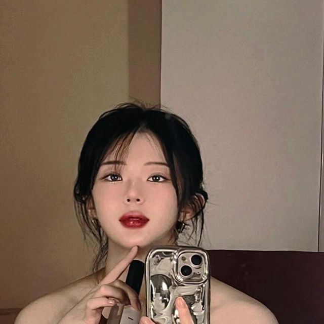 @xxieose on Instagram: "@blackhobby_official 

#광고 

블랙하비
어두운(Black) + 취미 (Hobby)라는 뜻으로
내면 속 숨겨진 당신만의 취향을 찾아드리는 향수 쇼핑몰 입니다 

향에 민감해서 향이 안 맞으면 잘 안 찾게 되는데
이 향수는 향도 너무 세련되고 케이스도 고급 져서
손이 자주 가요 .. ♥ 다들 얼른 블랙하비 향수 겟 하세요 :)

판매량 : 약 300,000개 이상
구매평 : 약 50,000개 이상
현재 약 500종류의 향 보유 중
(국내 최다향 보유) 🦋"