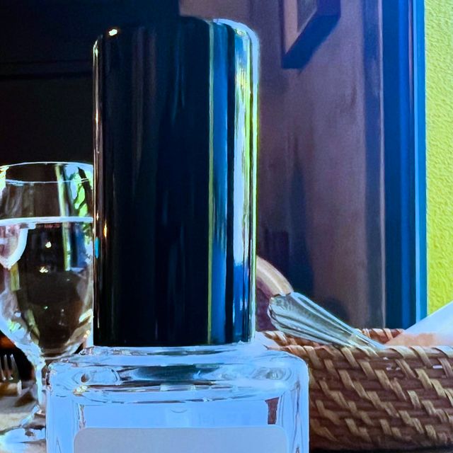 Moon on Instagram: "#광고 [블랙하비] 보야지 30ml

블랙하비에서 네번째 향수를 보내주셨어요 

이번 향수는 오렌지, 레몬 같은 상큼한 느낌이에요

비슷한 향수로는 에르메스 떼르 데르메스가 있어요 

블랙하비에는 약 500종류의 향이 있어요

고마워요 또 봐요 @blackhobby_official 

#광고#향수#향수추천#향수선물#선물추천#니치향수#수제향수#남자향수#여자향수#드레스퍼퓸#섬유향수"