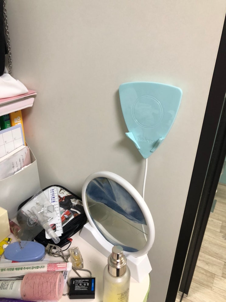벽충기 월지 편하게 충전할 수 있는 벽에 걸어 사용하는 벽부착형 벽충기