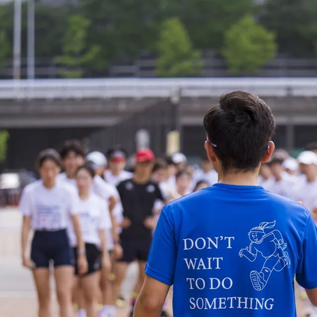 스트레칭 전문가 포포코치 on Instagram: "#컴포트

10km PB 트레이닝은 끝났지만 
이렇게 풀코스대비를 위한 트레이닝으로 
다시 만나게 되었습니다. 

1주차는 플라이오메트릭 훈련으로 단순한 체력 그 이상의
퍼포먼스향상을 위한 탄성트레이닝을 진행하였습니다.
앞으로도 알차고 효율적인운동 기대바랍니다.

12주간 함께 착실히 준비해서 올가을 모두 만족 할만한
성과를 거두기를 바라며, 여러분들의 건강하고 안전한
달리기를 위해 제가 항상 대기중 입니다.

그러니 궁금한점이나 문제점이 있다면 망설이지 말고 언제든
코치를 최대한 이용해주세요. 마음껏!

🧦 @comport.official
📷 @insangggg

#comport #양말 #국가대표양말
#풀코스 #마라톤 #열정
#dontwaittodosomething
#무언가이루려면망설이지마라"