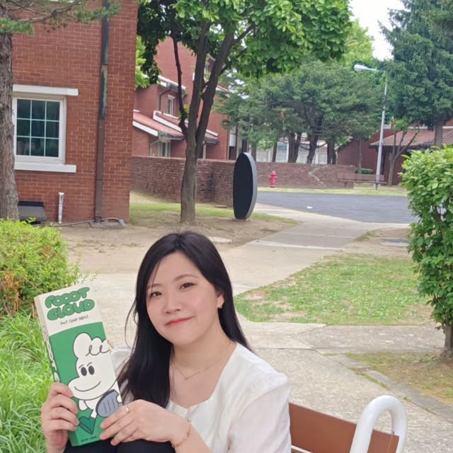 리쿠 ♡̆̈ on Instagram: "#광고
매일 신고 다니는 운동화👟
좀 많이 걷는 날은 다리도 아프고
불편한 너낌이 가득 들어서
풋클라우드 깔창으로 바꿔줬어요
.
깔창 하나로 이렇게 달라진다고?😆
싶지만, 네 ㅋㅋ 진짜 달라지더라고요!
기존 깔창을 빼고 풋클라우드 깔창으로 바꿔주니
확실히 발이 더 편하고, 피로가 덜 느껴졌어요!
.
발의 편안함과 건강을 최우선으로
생각하는 깔창 전문 브랜드 ‘풋클라우드’
.
글로벌 스포츠 브랜드와 고가 등산화 브랜드에서 사용하는
오솔라이트 인솔과 NNOMAX 친환경 고기능성 섬유를 적용 했어요
고급 원재료 사용! 프리미엄 소재를 가성비 있는 가격으로 제공하여
누구나! 고품질 기능성 깔창을 부담 없이 구매할 수 있어요
.
100% 국내 생산! 
전 공정을 국내에서 직접 생산, 관리하니 믿을 수 있죠!
.
풋클라우드 깔창은! 통기성과 향균력이 뛰어나
발냄새를 최소화하고, 곰팡이 억제 효과가 있어요
고밀도 폴리우레탄으로 발에 가해지는 충격을 흡수해 낙상·부상·통증 예방
장시간 걷거나 서 있는 직장인, 운동하는 분들, 노년층 등등
발이 편하고자 한 분들에게 다 추천하는 템이에요!
이제 깔창 하나로 발 건강 관리 해보자고요🔥
.
✔ 현재 할인 프로모션 중이니 놓치지마세요!
1+1 상품 13,900원! 사이즈 선택이 가능하니 가족들과 나눠쓰기 좋아요😍
.
#신발깔창 #깔창 #기능성깔창 #운동화깔창 #쿠션깔창 #기능성신발깔창"