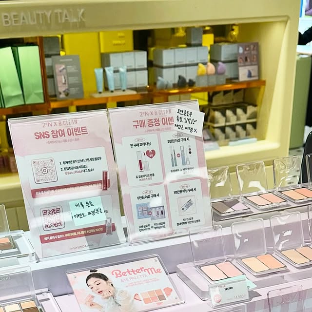 정 pink on Instagram: "#광고 더현대에서 가장 핫한 투에이엔 팝업에 다녀왔어요‼️ 런칭 예정인 글레이즈 바운싱 틴트 테스트해봤는데 넘넘 이쁘더라고요😆 출시되면 꼭 구매하고 싶어요!!