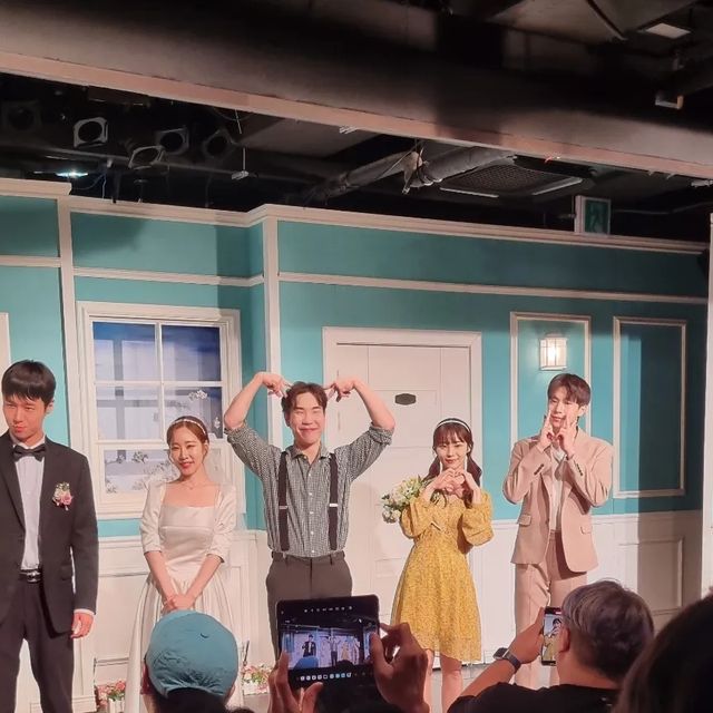 이 창은 on Instagram: "#광고

한뼘사이
.
.
대학로 대표 로맨틱 코미디 연극
커플메이킹 1위 연극
.
.
다시 한번 느끼는 천 연애의 감정
100분 순삭, 쉴 틈 없는 웃음지뢰
.
.
닿을 듯 말 듯 한 한뼘사이에서 이들의
아슬아슬 알콩달콩한 이야기가 시작된다
.
.
2017년 개막이래 최단기간 200만 관객 돌파

관객만족도 1위
.
.
완전 재밌었음 특히 멀티맨 형님 고생 많으셨음😂
.
.
@kimdh_zone 

@dal_seowoo 

@lovely_4h 

@shinrockstvr 

@c.hyuk92 
.
.
위치

서울 종로구 대학로10길 11
.
.
.
.
#혜화연극 #대학로연극 #혜화역연극 #한뼘사이 #연극추천 #연극후기 #공연추천 #공연후기 #연극 #대학로연극추천 #대학로공연 #한뼘사이연극 #연극한뼘사이 #연극배우 #일상 #일상기록 #일상그램 #데일리 #데일리그램 #데이트 #데이트코스 #daily #dailylife #ootd #오오티디 #대학로데이트 #대학로데이트코스 #혜화데이트 #혜화데이트코스"