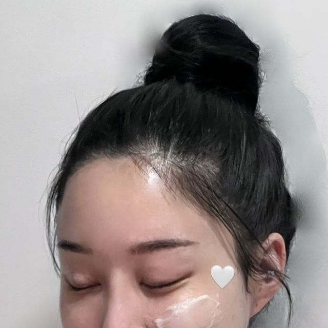 ෆ Lynda ෆ on Instagram: "#광고 모공 속까지 깊이 채워주는 나노 히알루론산 수분크림 겉은 수분막으로 보송하게, 속은 수분가득 촉촉하게 겉보속촉 임피엘 히알루론산 10 베리어 크림 🤍 - @imp