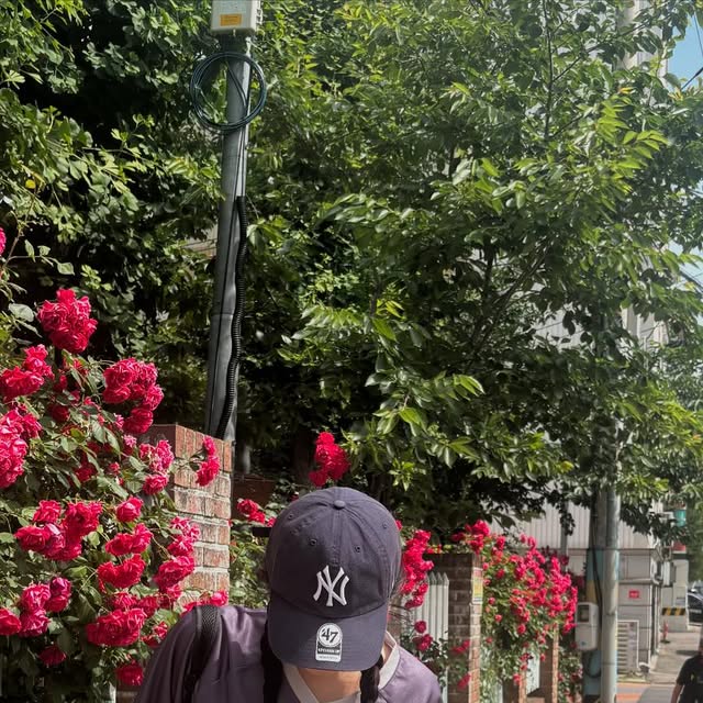 혜윤_ʜʏᴇʏᴜɴ on Instagram: "#광고 #스탠다드에러

✔️스탠다드 에러 87-STAN047 벌룬핏 빈티지 블루✔️

와이드하게 떨어지는 와이드 벌룬 핏에
컬러감도 너무 예뻐서 어느 옷에나 넘 잘어울리구
터치감도 부드럽고 착용감도 너무 좋아서 요즘 매일 입는 바지 :) ♡
평소 상하의 모두 오버핏을 선호해서 사이즈업했는데
정사이즈에도 예쁜 벌룬핏이라 정사이즈로 픽해도 충분히 예쁠 바지!
.
.
https://www.musinsa.com/products/5151941
.
.
#스탠다드에러 #STANDARDERROR #남여공용팬츠 #데님 #데님팬츠 #팬츠 #바지 #와이드바지 #워싱팬츠 #와이드팬츠 #데일리룩 #바지추천 #DenimPants #Denim #Pants"