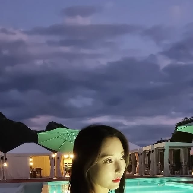 정인희 아나운서 on Instagram: "#광고 컬러 수영복맛집 @jkuss.swim

수영장 색깔과 똑같은 영롱한 민트색 수영복 겟.. 🌊🩵
듀라라이트 원단으로 앞 뒷면에 안감을 더해 탄탄한 착용감과 안정성이 있는 디자인!  이탈리아에서 사용중인 가볍고 튼튼한 친환경 리싸이클 폴리 100% 원단은 매끈하고 탄력있는 소재에  가벼운 무게와 포근한 촉감이 더욱 기분좋게 해줘요💧
남들과 다른 수영복을 원한다면 OEKO-TEX인증된 @jkuss.swim

🏷착용제품 JG6WGM0813 
어베인 제이드 젬마 원피스 민트 S 사이즈 

#제이커스"