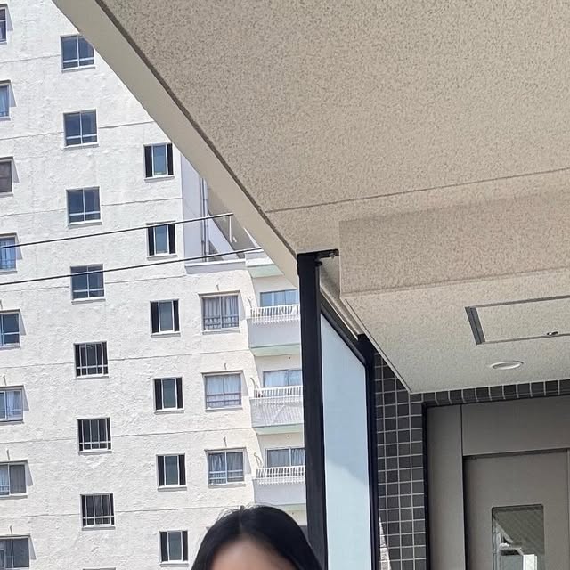 정현 on Instagram: "#협찬 
@standarderror_official 

도쿄갔을때 넘넘 잘 입은 느좋 팬츠🫶🏻

87-STAN173 [내추럴] 미스티 크랙 워싱 핀턱 버뮤다 데님팬츠 빈티지 옐로우

허리부터 밑단까지 자연스럽게 떨어지는 
와이드한 핏의 버뮤다 데님 팬츠👖

터치감이 부드럽고 견고한 내구성의 원단으로 편안한 착용감

빈티지한 컬러감을 자연스럽게 표현한 크랙 워싱 ✨

#도쿄 #dailylook #오오티디 #패션 #스탠다드에러 #STANDARDERROR #남여공용팬츠 #데님 #데님팬츠 #팬츠 #바지 #와이드바지 #워싱팬츠 #버뮤다팬츠 #버뮤다 #반바지 #데일리룩 #바지추천 #DenimPants #Denim #pants #outfit 
#좋아요 #모델 #like4likes #follow4follow #koreangirl"