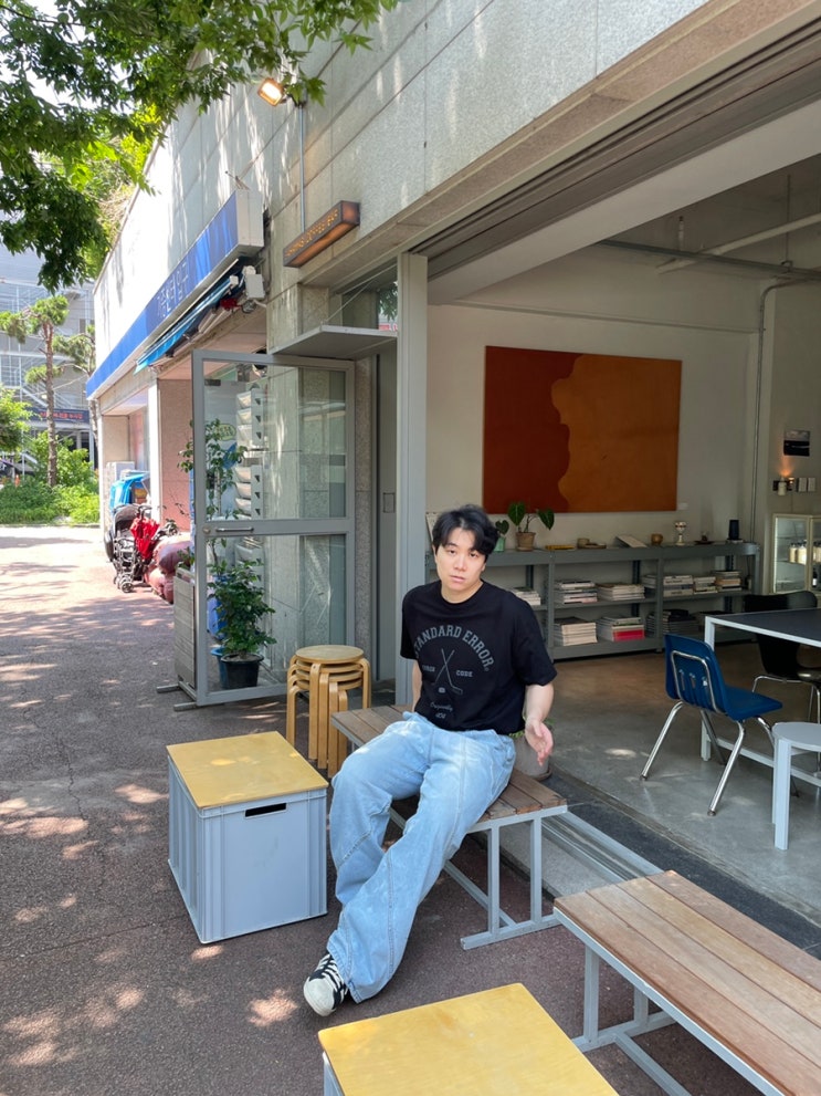 남여공용 반팔티 스탠다드에러 오버핏 반팔 착용했어요.