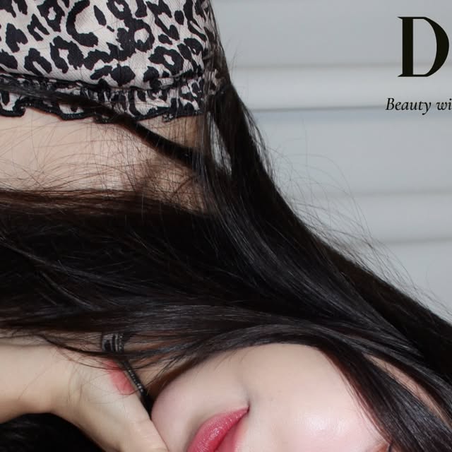 프롬예슬 | 뷰티·메이크업 on Instagram: "#제품제공 ✨ 딘토 블러글로이 립틴트 ✨ @dinto_cosmetic 
이번에 사용한 건 👉 207 피덴티아 & M03 사일렌티움 미니 기획세트 💄

📌 9/13(토) 올리브영 오특
20,000원 → 11,200원 (44% off)

✔ 207 피덴티아 : 플럼 로즈 컬러로 고급스러운 무드 🌹
✔ M03 사일렌티움 : 어디에나 어울리는 데일리 MLBB 💗

입술에 가볍게 밀착되면서 탱글한 유리알 광택 ✨
처음 발색 그대로 오래 유지돼서 데일리 & 포인트 둘 다 가능해요 💋

👉 올영 기획세트에서만 만날 수 있는 조합이라 소장 가치 100%!

#제품제공 #딘토 #올리브영틴트 #오특 #블러글로이립틴트 #딘토틴트 #립틴트추천 #틴트맛집 #립메이크업 #데일리립 #가을립추천 #데일리틴트 #립틴트추천템 #틴트추천 #가을메이크업 #화장품추천 #가성비립 #립조합 #올영추천템 #Kbeauty #LipTint"