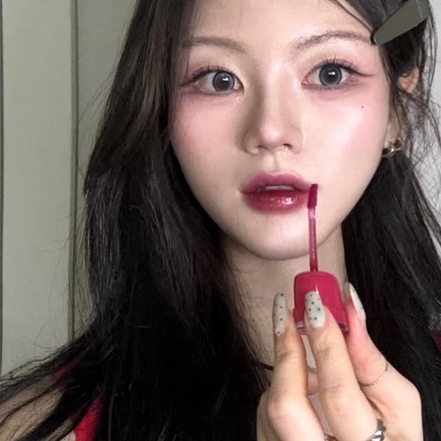박지유 on Instagram: "#유료광고 @2an_official 🎀 𝑭𝒐𝒓 𝒍𝒊𝒈𝒉𝒕 & 𝑩𝒓𝒊𝒈𝒉𝒕 ⋰˚☆ 🎀 #투에이앤 신상 런칭과 함께 한 봄맞이 메이크업💄🍒💌 ▪️포켓 코튼 블러링